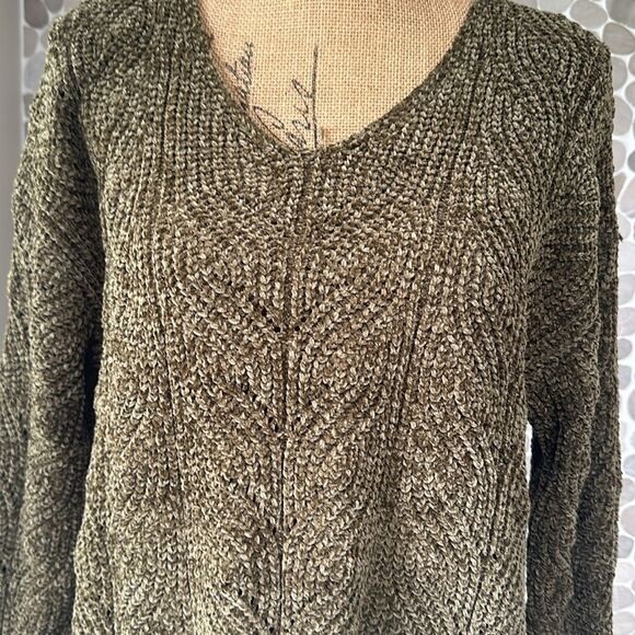 Olive green chenille V-neck sweater - size medium - Picture 2 of 7